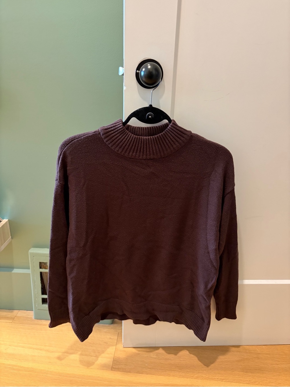 Mockneck sweater in brown